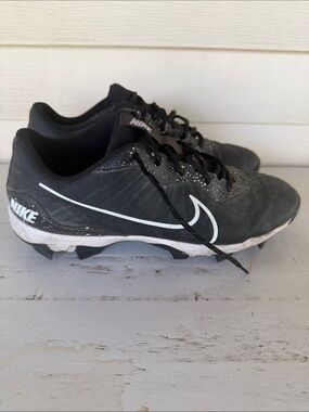 Nike Black and White Baseball Cleats with Swoosh Accent